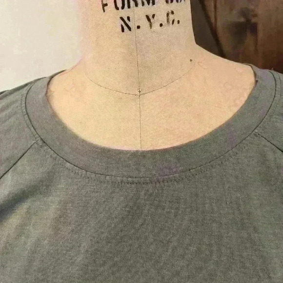 No Comment, athletic striped sleeve T-shirt. Size L - Picture 5 of 8